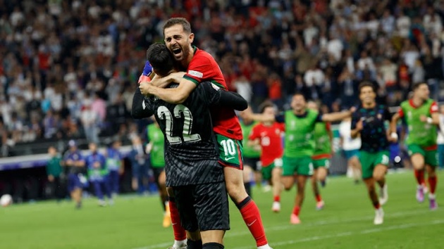 Costa 'hộ giá' Ronaldo, Bồ Đào Nha tử chiến Pháp ở tứ kết